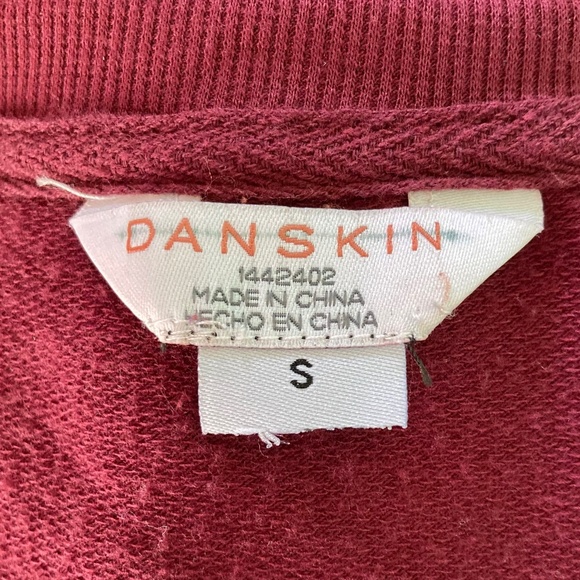 Women’s size small Danskin burgundy/maroon gently used short sleeved top - Picture 5 of 9